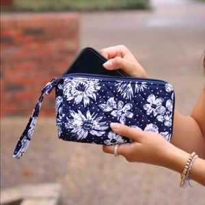 VERA BRADLEY Collegiate RFID Front Zip Wristlet